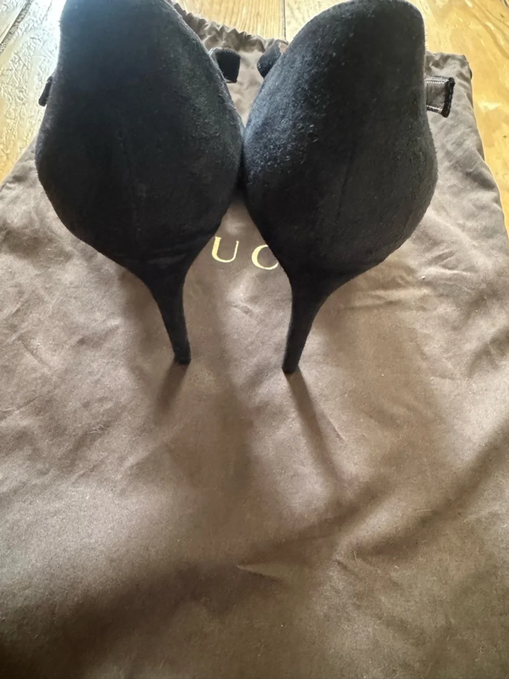 Gucci Burgundy and Black Suede Pointed T-Strap Pumps - Picture 3 of 12
